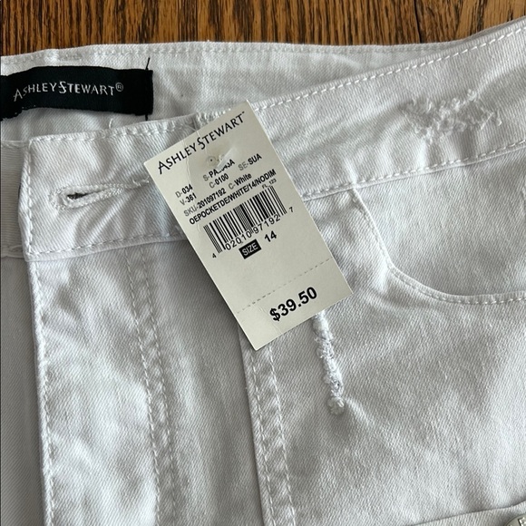 Ashley Stewart Crisp White Women's Bermudas - Picture 3 of 8